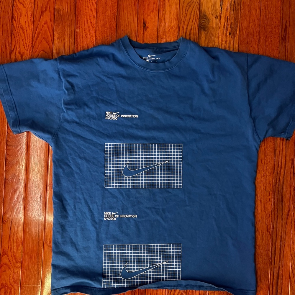 Nike Men's Navy Graphic Tee